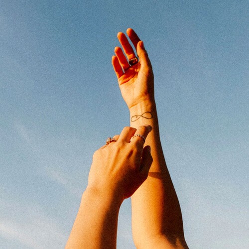 Aurora Manifest — Sonora artist producing affirmation music